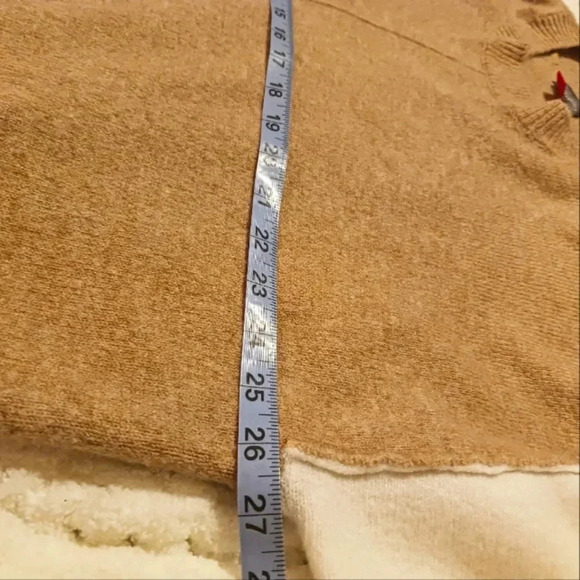 Vince Camuto soft snuggly tan and cream Cozy sweater. - Picture 9 of 10